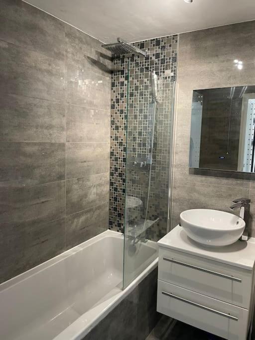 Grays Serviced Apartment Stifford Екстериор снимка
